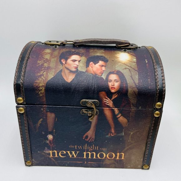 Rare NECA Twilight Saga New Moon Vintage Trunk Case Jewelry Box Edward Bella